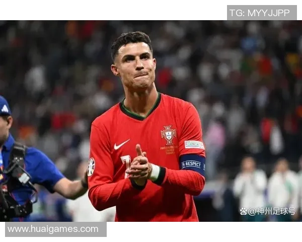 世界足球历史上最强的三号球星是谁？探讨顶级球员的荣耀与传奇